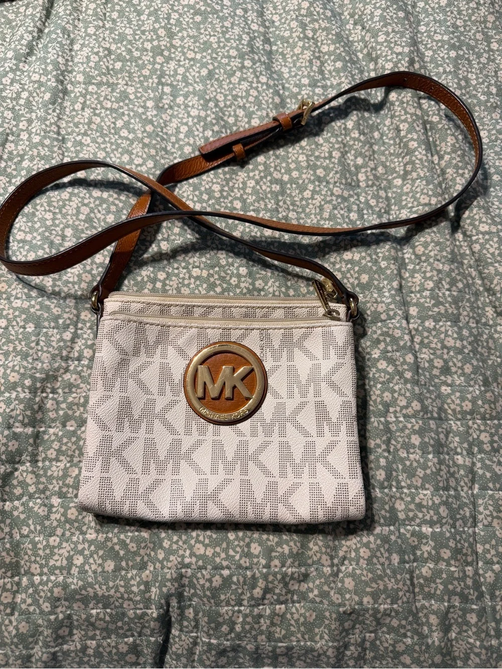 Michael Kors compact michael